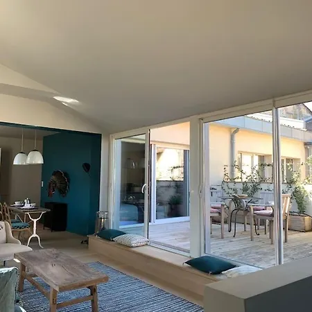65m2, Terrasse 25m2, Dernier Etage. * Bordeaux