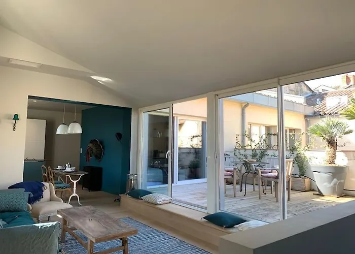 65m2, Terrasse 25m2, Dernier étage. * Bordeaux
